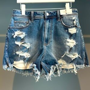 NWT Hollister Jean shorts. Sz 11/30. Distressed. Super cute